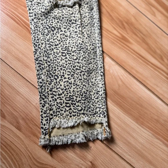 POL Leopard Print Distressed Cropped Jeans - Picture 2 of 3